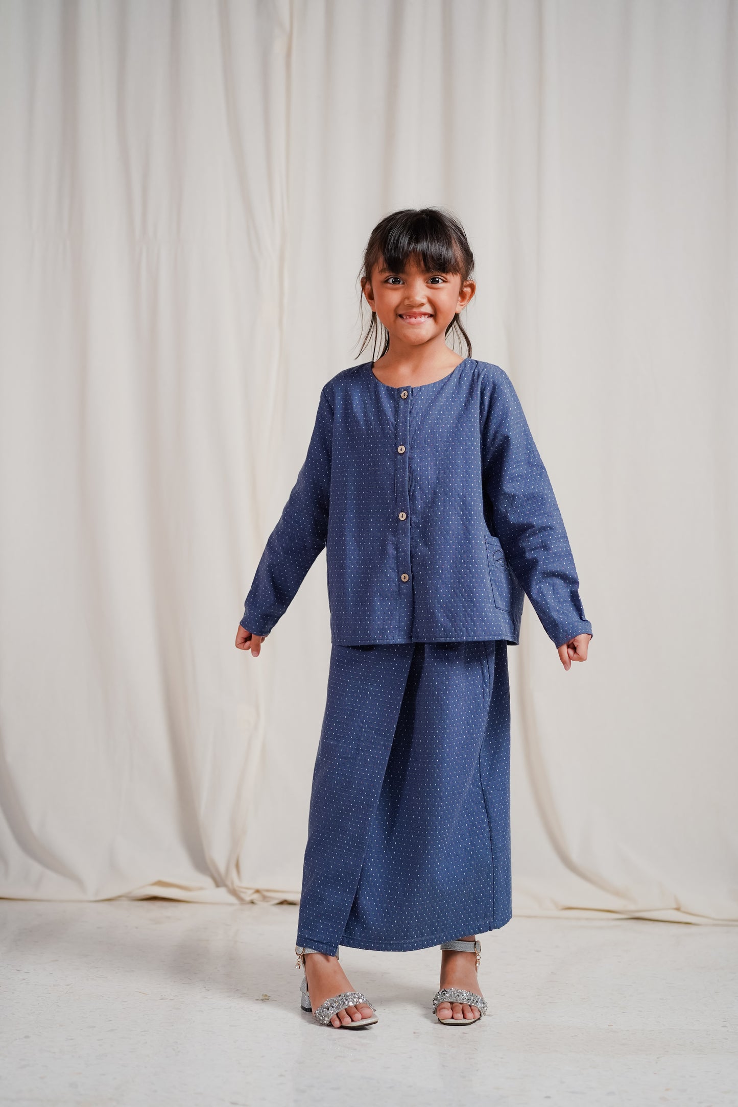 Riang Junior in True Navy