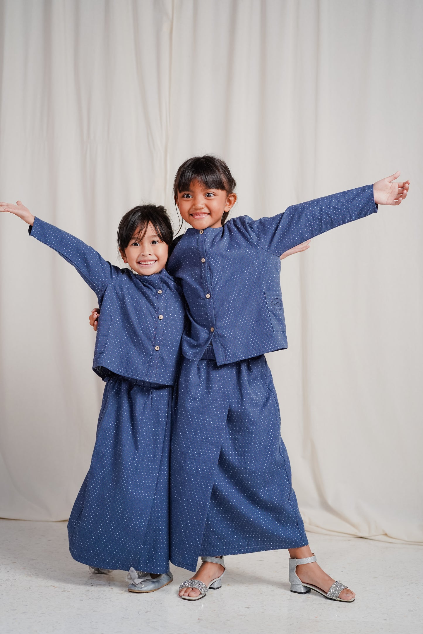 Riang Junior in True Navy