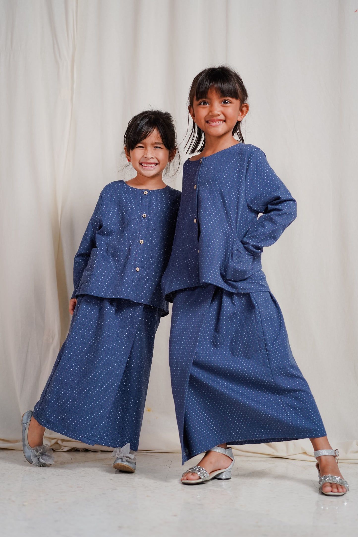 Riang Junior in True Navy