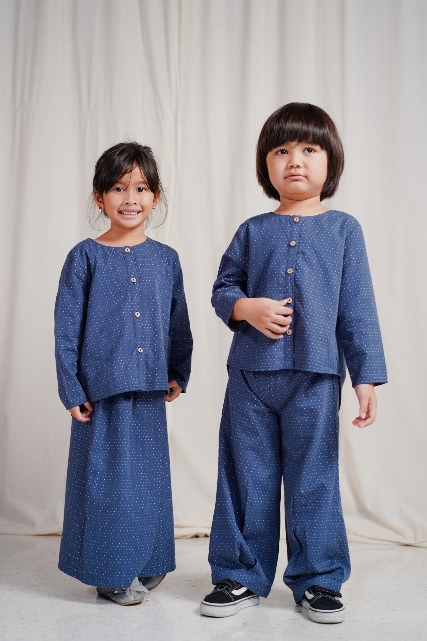 Riang Junior in True Navy
